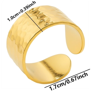 Detailed view of hammered texture golden open ring with 1.0cm width measurements