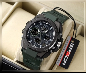 Dettaglio dell'orologio SANDA con cinturino in silicone verde su un cuscino per orologi