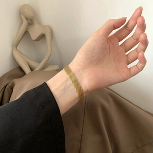 Minimalist 18K gold mesh chain bracelet in titanium steel with woven metal texture