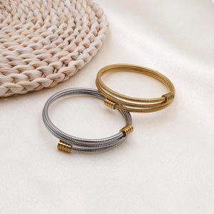 Modische mehrlagige Spiralarmbänder aus Gold und Silber Edelstahl für Damen