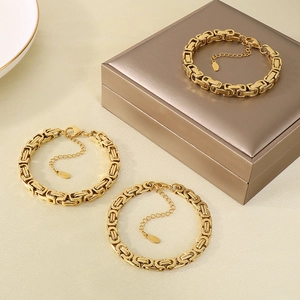 Set of 3 gold stainless steel curb chain bracelets with adjustable clasp and round tags