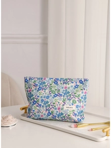 Bolsa de maquillaje floral fresca con estampado de flores azules y estuche portátil