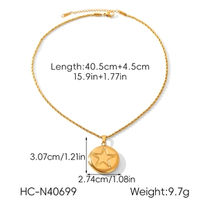Dimensions du collier médaillon : chaîne 40,5 cm, pendentif étoile dorée, poids 9,7 g