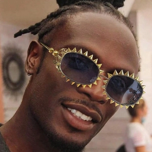Steampunk Goldene Metall-Sonnenbrille mit blauen Verlaufsgläsern und spitzen Nieten