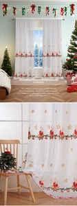 Detail von Weihnachtsgardine mit Stickerei aus roten Glocken und Goldflocken