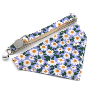 Detail of purple daisy pet collar and bandana set with silver bell and buckle