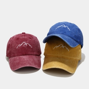 Dreiteiliges Set gewaschene Baumwoll-Baseballkappen mit minimalistischer Bergstickerei