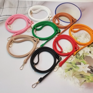 Sélection de bandoulières colorées en cuir PU grainé avec boucles en métal doré