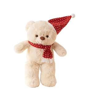 Teddybär Plüschtier mit roter Weihnachtsmütze und Schal auf weißem Hintergrund