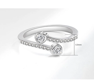 Detail shot of heart-shaped zircon ring with 6.8mm height and pavé diamonds