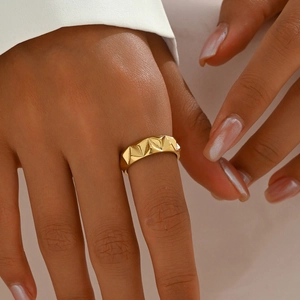 Minimalist gold faceted stainless steel ring with 3D geometric pyramid texture for women
