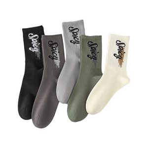 Herren-Socken aus gekämmter Baumwolle mit Spicy-Stickerei in fünf verschiedenen Farben