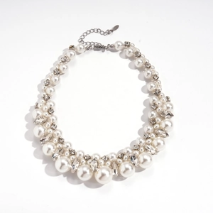 Elegant baroque pearl necklace with sparkling rhinestones and adjustable metal chain