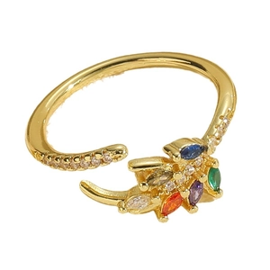 Anello regolabile placcato oro con zirconi colorati e motivi geometrici a spiga