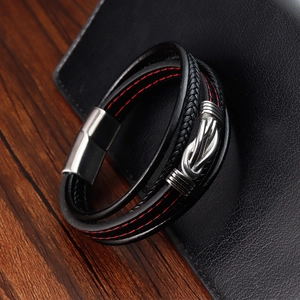 Mehrlagiges Lederarmband für Herren mit roten Nähten und silbernem Magnetverschluss
