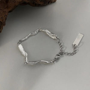 Bracciale in argento con trama a lava irregolare per donna e catena regolabile