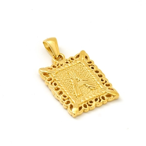 Pendentif carré en acier inoxydable doré avec relief lettre A et bordure en dentelle