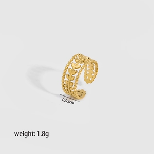 Detail shot of vintage hollow leaf ring in 18K gold finish showing 0.95cm width