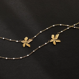 Titanium Steel Floral Pendant Necklace For Women 18K Gold Plated Short Necklace With Artificial Pearl Beads Vacation Style