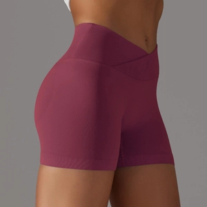 Dettaglio di pantaloncini da yoga senza cuciture a vita alta con cintura a V incrociata