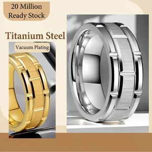 Bague en acier titane pour hommes avec texture métallique brossée en finitions or et argent