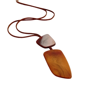 Retro geometric resin necklace with amber marble patterns and brown rope for women