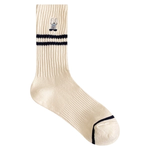 Calze in cotone bianco crema con strisce blu e graziosi motivi a coniglio ricamati