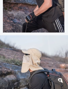 Detail eines beigen schnelltrocknenden Sonnenhutes mit Nackenschutz und Taktikhandschuhen