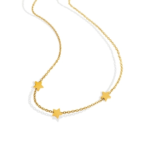 Collier minimaliste étoile dorée avec trois pendentifs étoiles sur chaîne fine en O