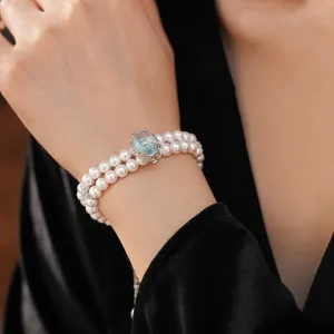 Collier double rang de perles françaises avec gemme ovale bleu clair sur velours