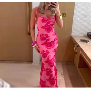 Pink bodycon maxi dress with floral embroidery and mesh overlay for sexy women style