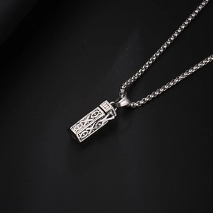 Collana diffusore di oli essenziali con pendente rettangolare cavo in argento