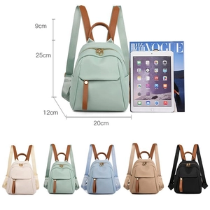 Specifiche dimensionali dello zainetto in nylon mini con varie opzioni di colore
