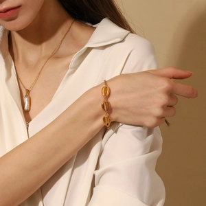 18K vergoldetes Muschel-Armband und Barockperlen-Halskette für den Strand-Stil