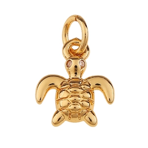 Pendentif tortue dorée avec cristaux étincelants et texture de carapace détaillée sur blanc