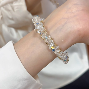 Bracciale vintage francese con perline di cristallo e dettagli blu al polso