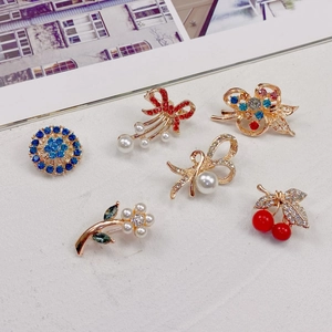 Set of six elegant alloy rhinestone and pearl brooches with floral and bow designs