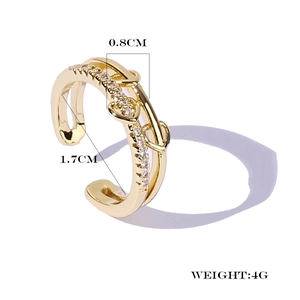 Detailed view of golden heart ring with dimensions 0.8cm width and 1.7cm inner diameter