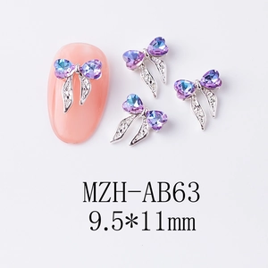 Nail art nœud argenté avec strass cœur dégradé violet, dimensions précises de 9,5x11mm