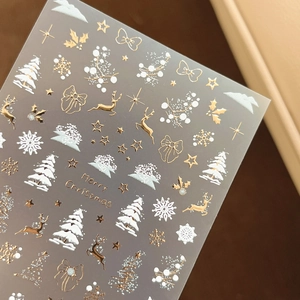 Stickers ongles Noël 3D or et blanc avec motifs de renne, flocon de neige et sapin