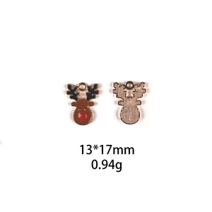 Front and back detail of a 13x17mm elk alloy pendant with red nose and golden finish