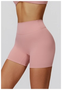 Makro-Detail der High-Waist Yoga-Shorts in Altrosa mit nahtloser seitlicher Textur