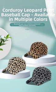 Tre cappellini da baseball in velluto a coste leopardato marrone, beige e grigio