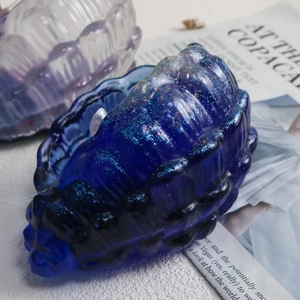 Dettaglio ravvicinato dello stampo in silicone a conchiglia con glitter e texture rifinita