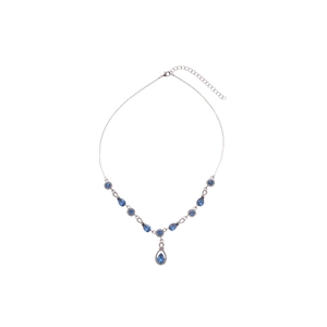 Elegante silberne Halskette mit blauen Tropfenanhängern und funkelnden Kristallen