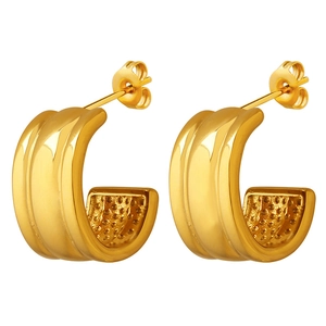 Geometric 18K gold plated C-shaped chunky hoop earrings with inner dotted texture pattern