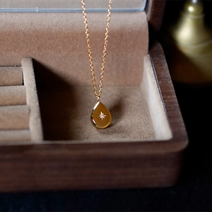 Teardrop starburst necklace in 18K gold plated steel with sparkling crystal gemstone
