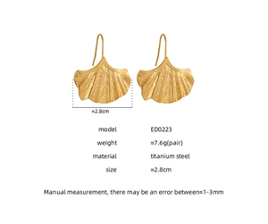 Détails des boucles d'oreilles feuille de ginkgo en acier titane doré avec infos de taille
