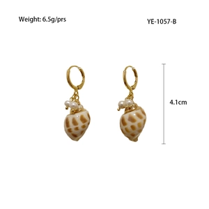 Detail of gold conch shell earrings with white pearls, height 4.1cm and weight 6.5g