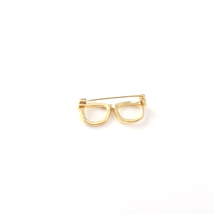Elegant gold glasses-shaped alloy brooch for men and women on a clean white background